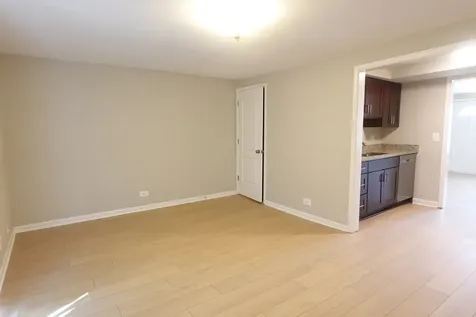 2021 Berkshire Circle Carpentersville IL 60110