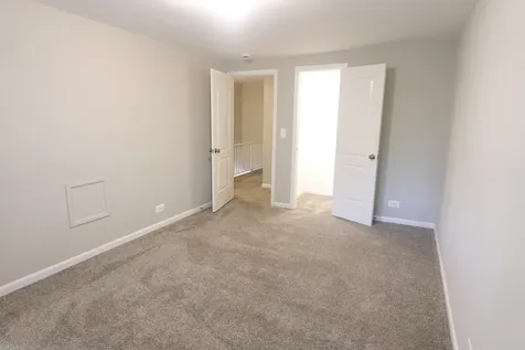 2021 Berkshire Circle Carpentersville IL 60110