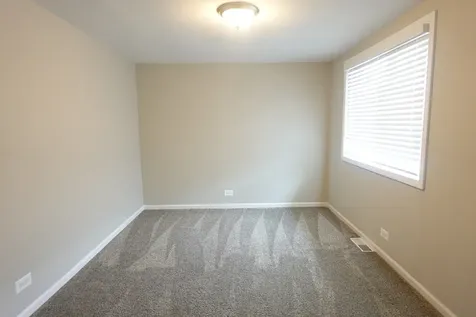 2021 Berkshire Circle Carpentersville IL 60110