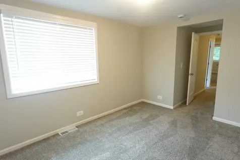 2021 Berkshire Circle Carpentersville IL 60110
