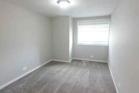 2021 Berkshire Circle Carpentersville IL 60110