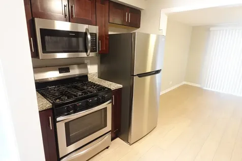 2021 Berkshire Circle Carpentersville IL 60110