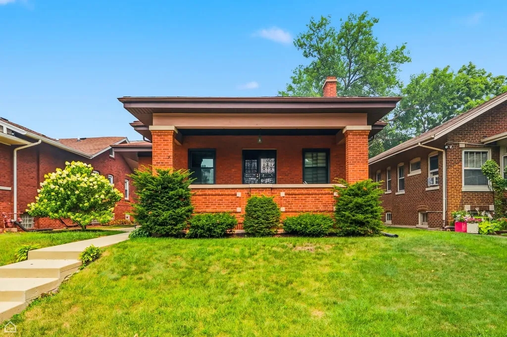 7325 South Euclid Avenue Chicago IL 60649