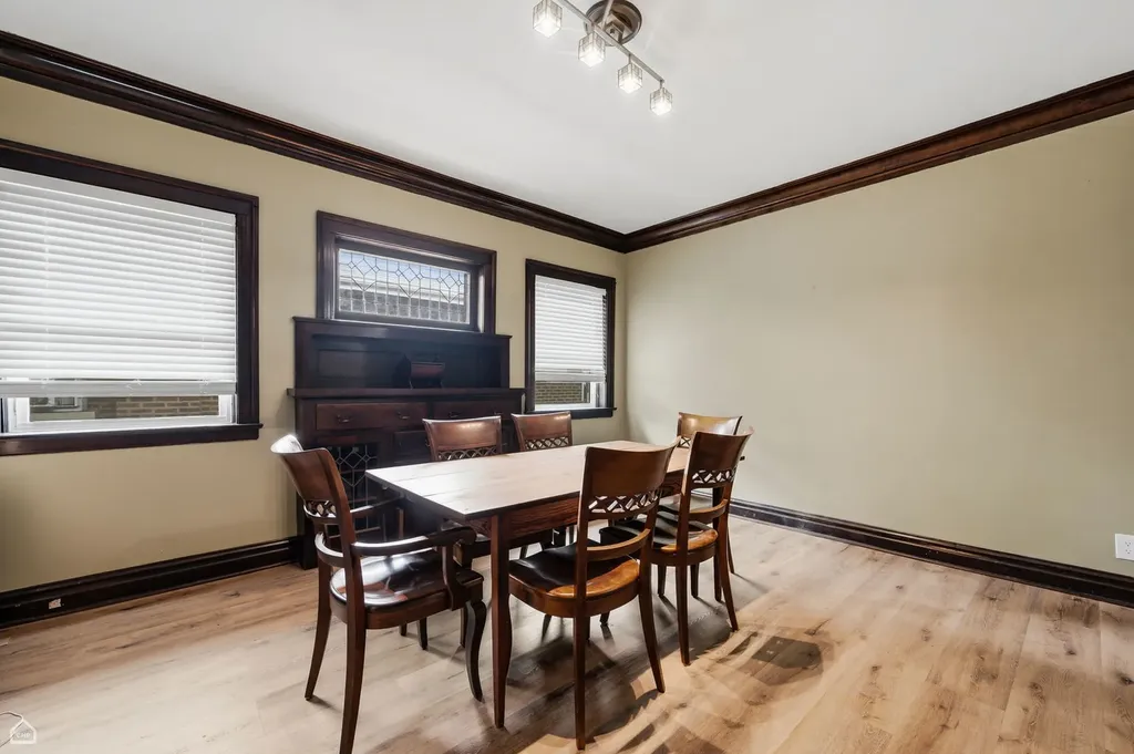 7325 South Euclid Avenue Chicago IL 60649