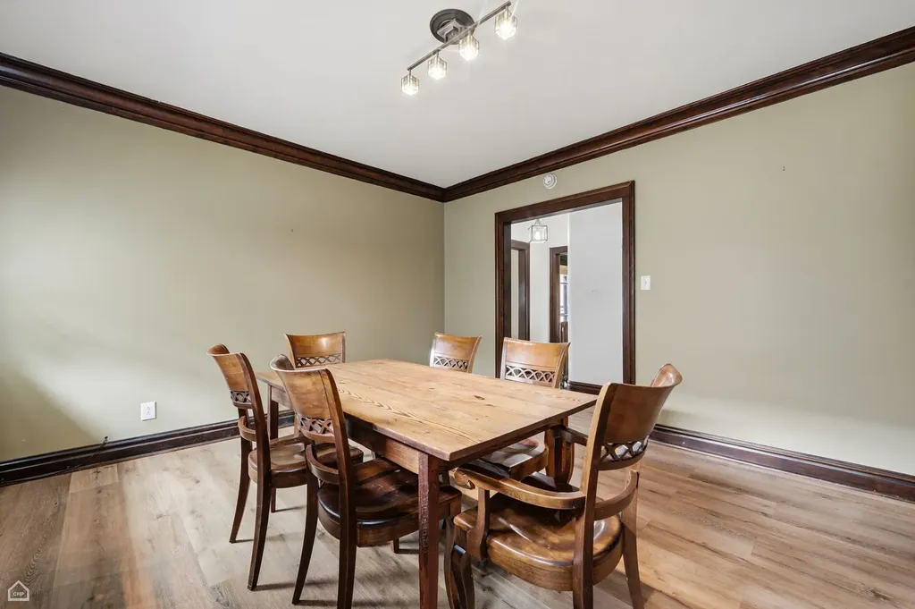 7325 South Euclid Avenue Chicago IL 60649