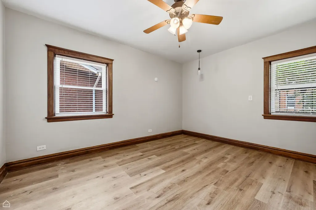 7325 South Euclid Avenue Chicago IL 60649