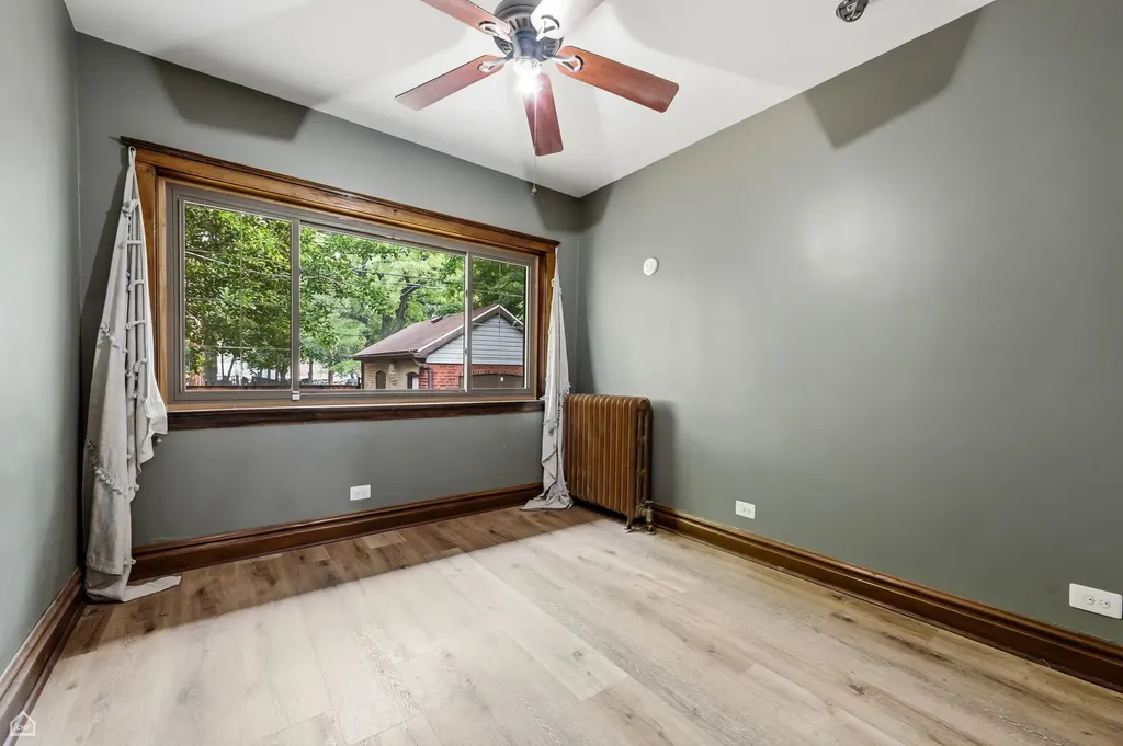 7325 South Euclid Avenue Chicago IL 60649