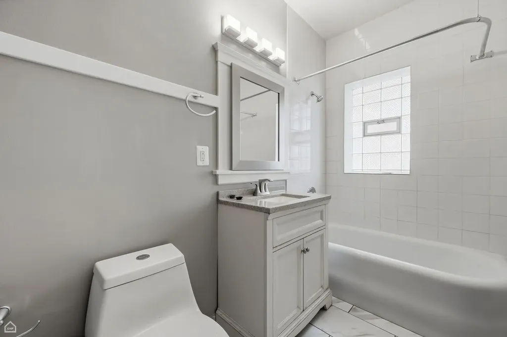 7325 South Euclid Avenue Chicago IL 60649
