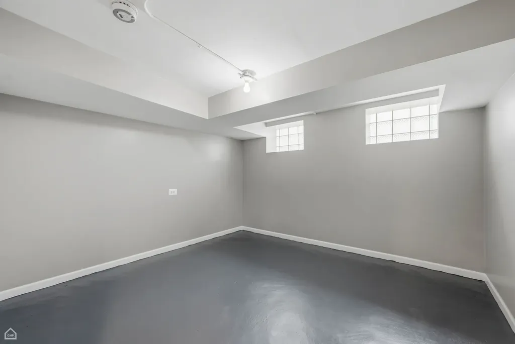 7325 South Euclid Avenue Chicago IL 60649