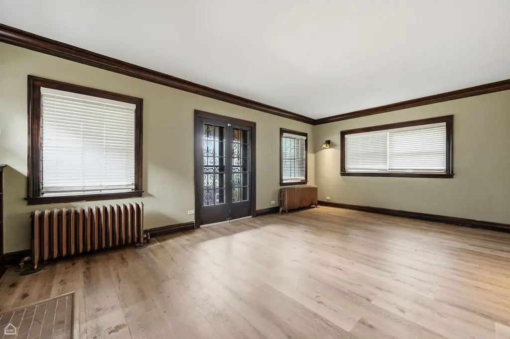 7325 South Euclid Avenue Chicago IL 60649