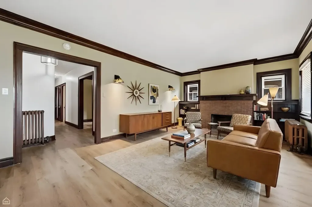 7325 South Euclid Avenue Chicago IL 60649