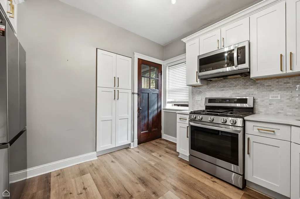 7325 South Euclid Avenue Chicago IL 60649