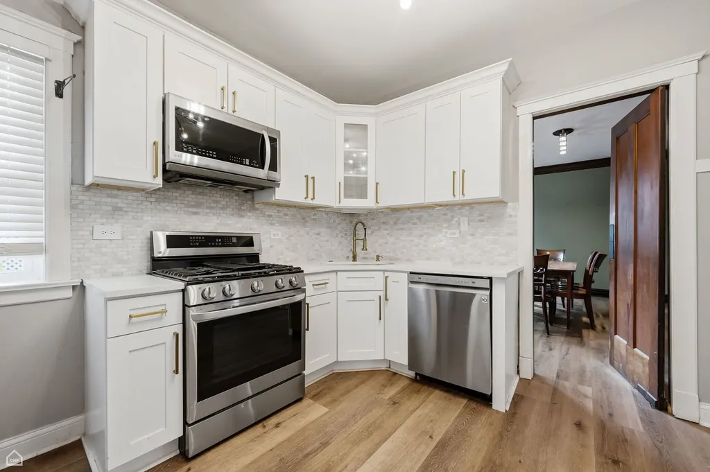 7325 South Euclid Avenue Chicago IL 60649