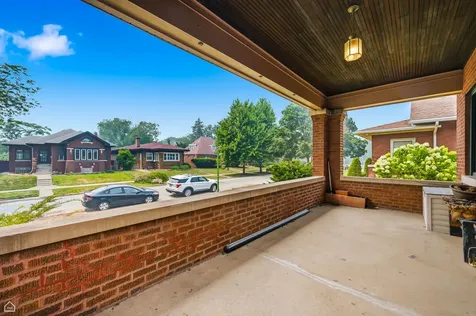 7325 South Euclid Avenue Chicago IL 60649