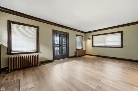 7325 South Euclid Avenue Chicago IL 60649