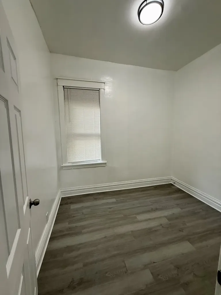 8518 South Muskegon Avenue Chicago IL 60617