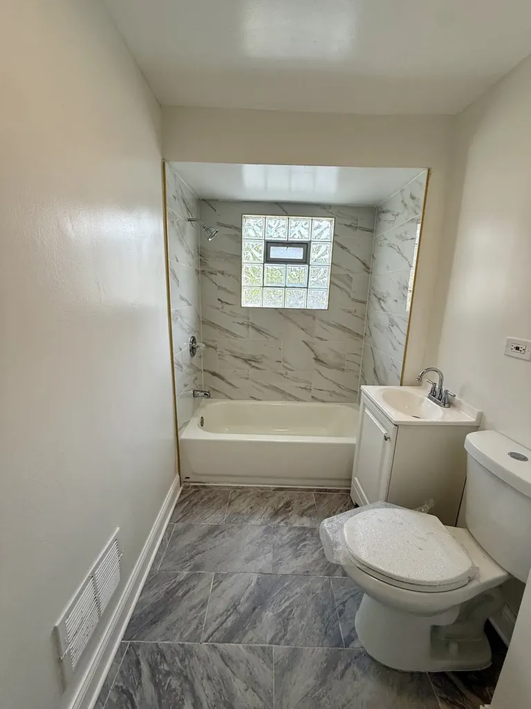 8518 South Muskegon Avenue Chicago IL 60617