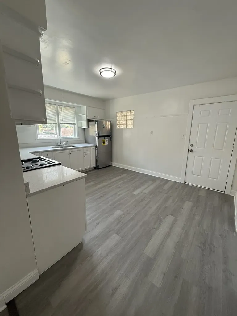 8518 South Muskegon Avenue Chicago IL 60617