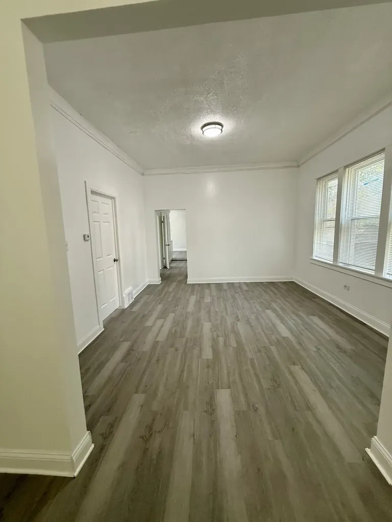 8518 South Muskegon Avenue Chicago IL 60617
