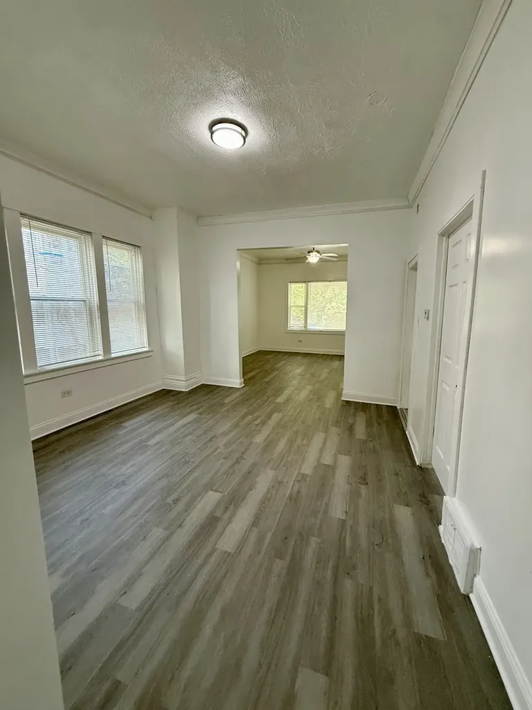 8518 South Muskegon Avenue Chicago IL 60617