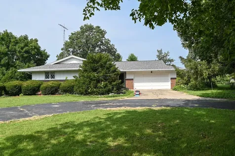 621 South Oakwood Street Oakwood IL 61858