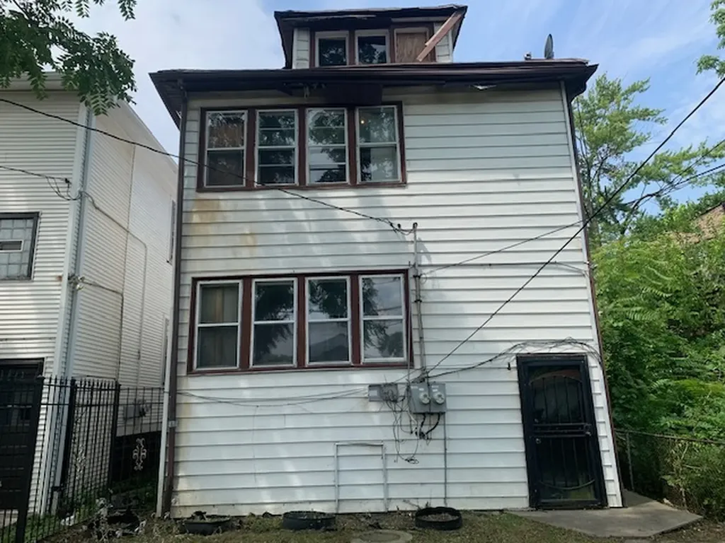 11833 South Indiana Avenue Chicago IL 60628