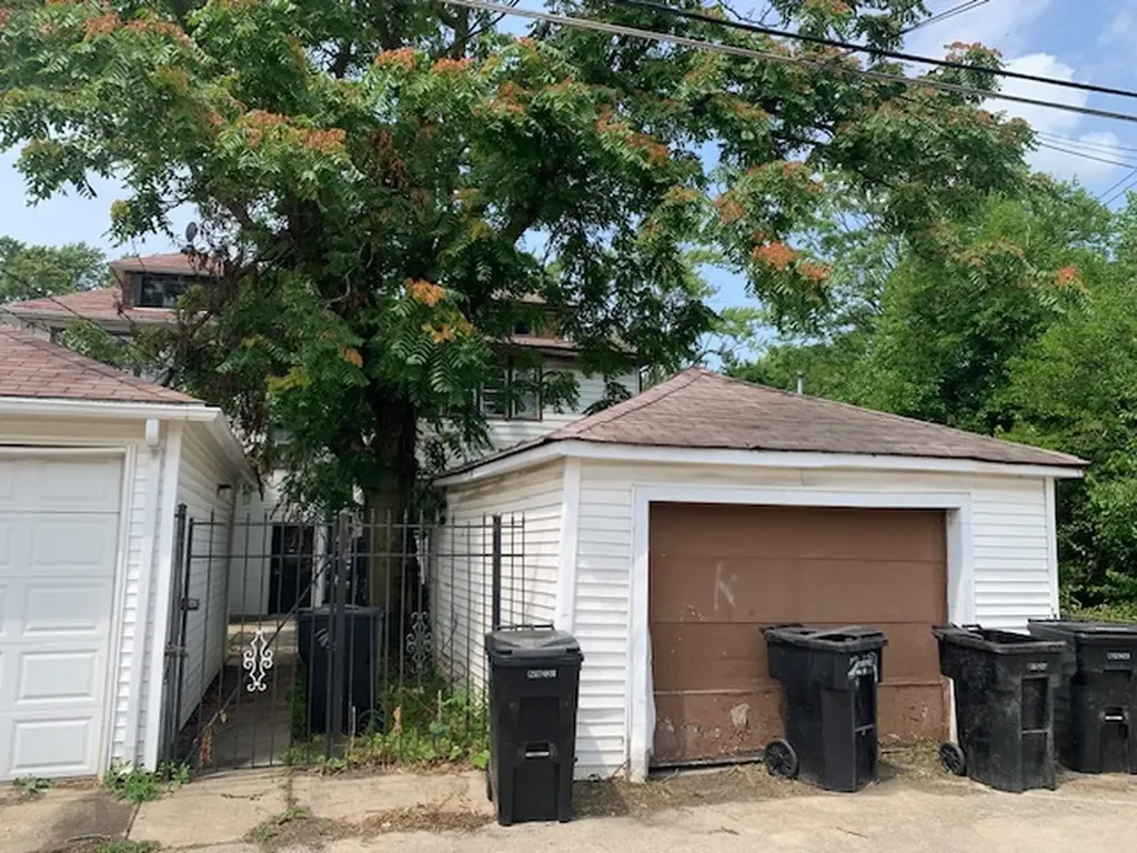 11833 South Indiana Avenue Chicago IL 60628