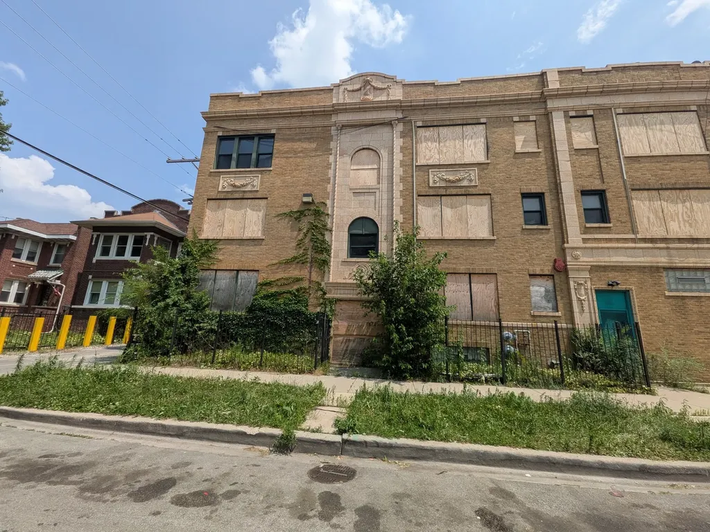7850 South Constance Avenue Chicago IL 60617