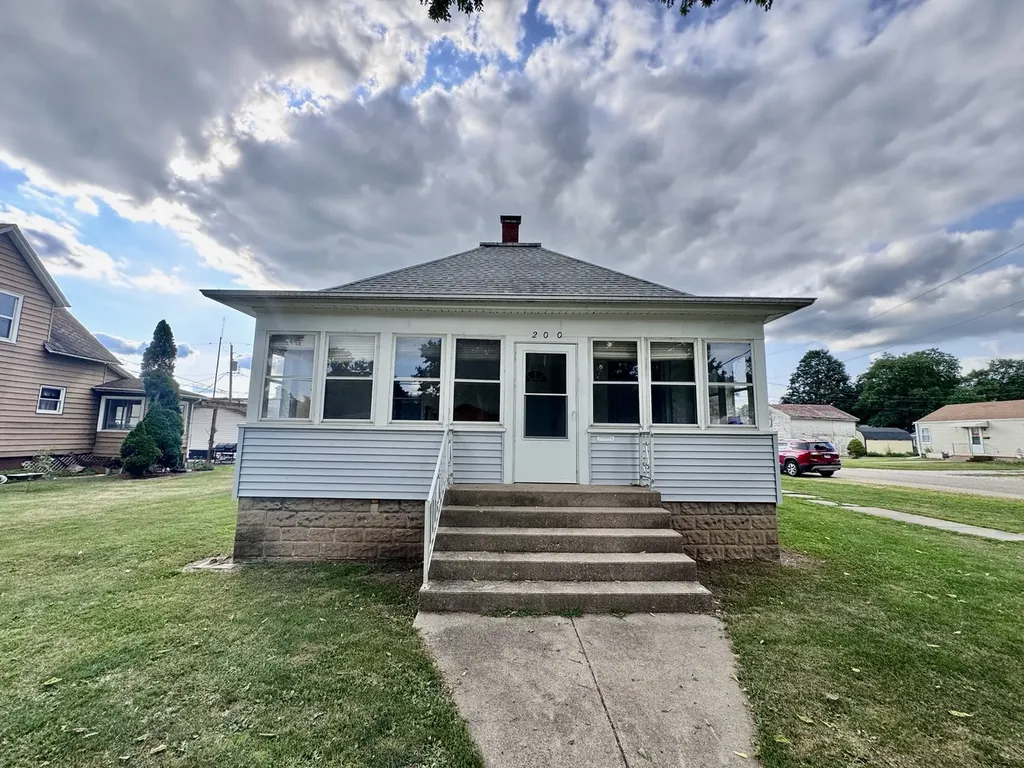 200 Jefferson Street Henry IL 61537