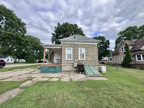 200 Jefferson Street Henry IL 61537