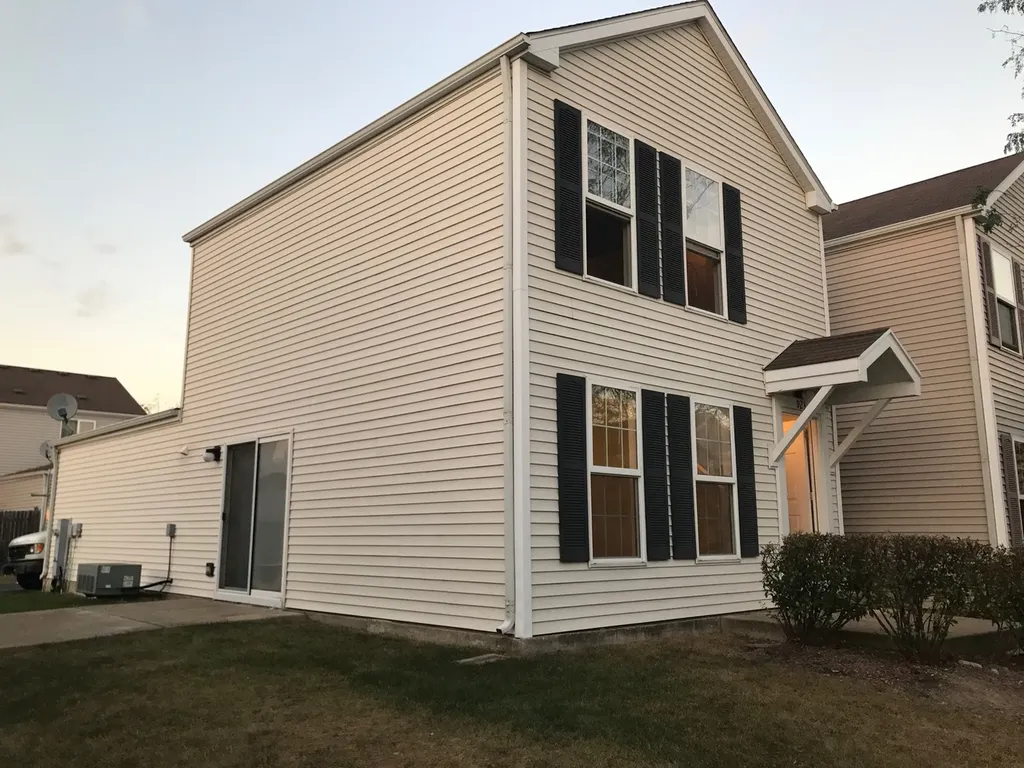923 Four Seasons Boulevard Aurora IL 60504