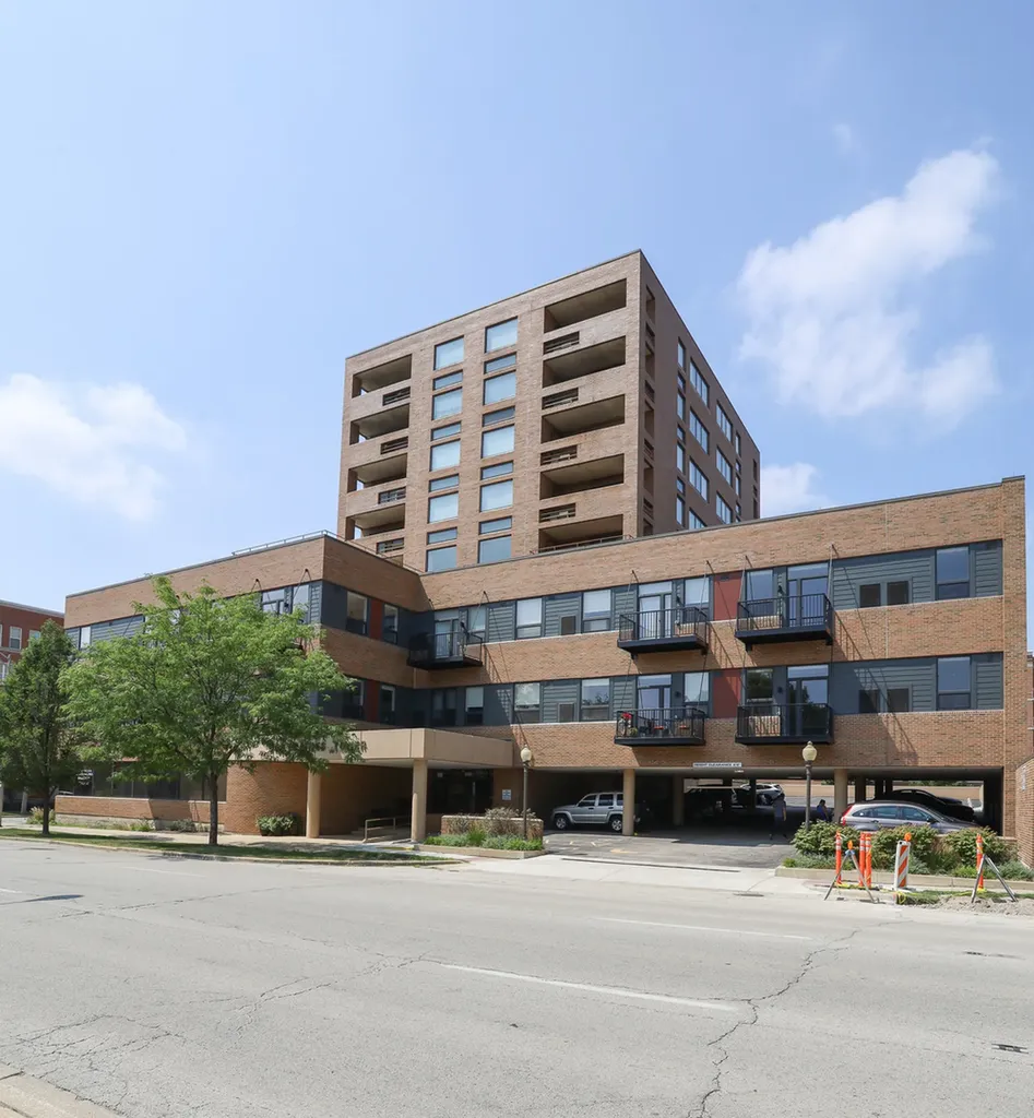 880 Lee Street Des Plaines IL 60016