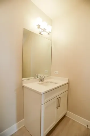 880 Lee Street Des Plaines IL 60016