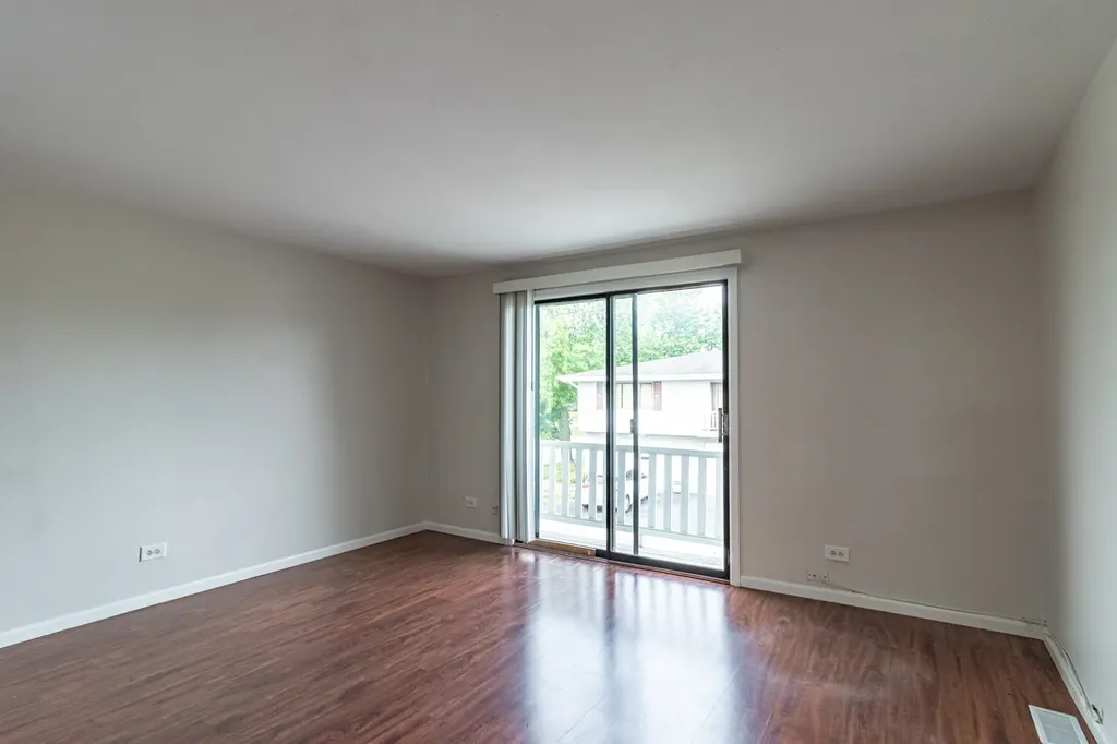 17 Dennis Court Schaumburg IL 60193