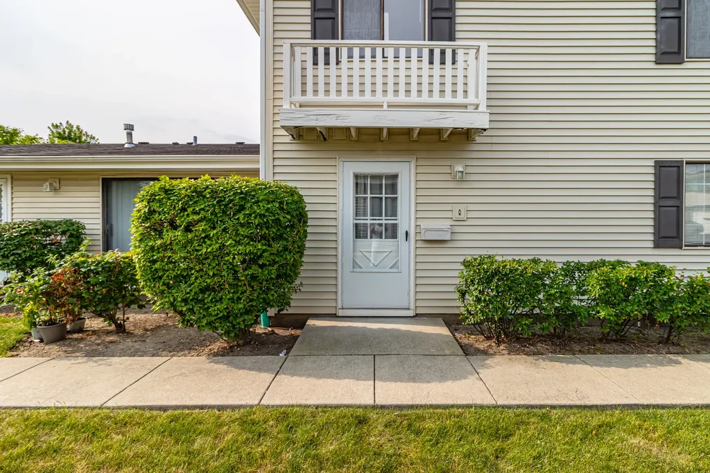 17 Dennis Court Schaumburg IL 60193