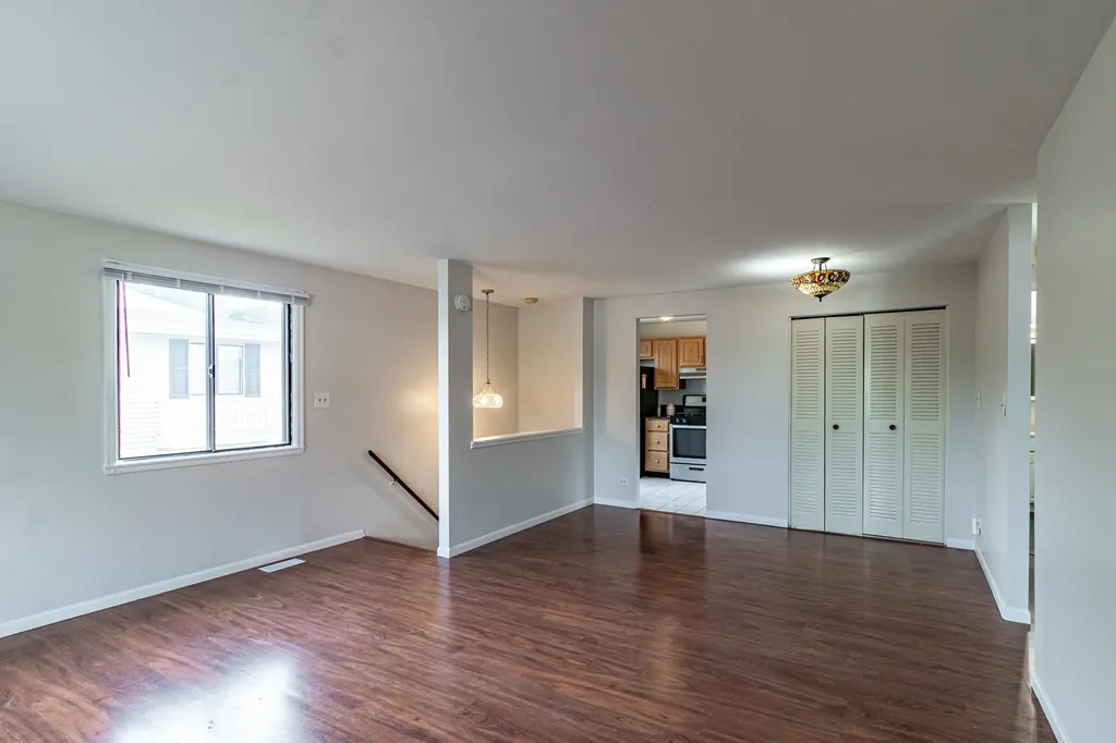 17 Dennis Court Schaumburg IL 60193