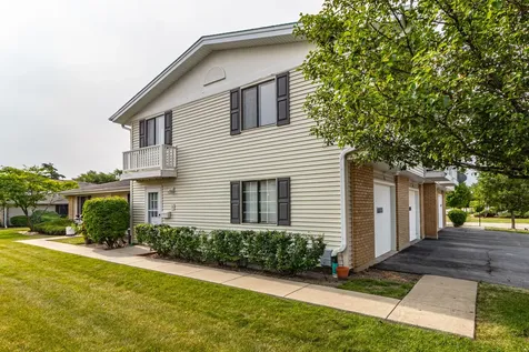 17 Dennis Court Schaumburg IL 60193