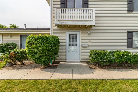 17 Dennis Court Schaumburg IL 60193