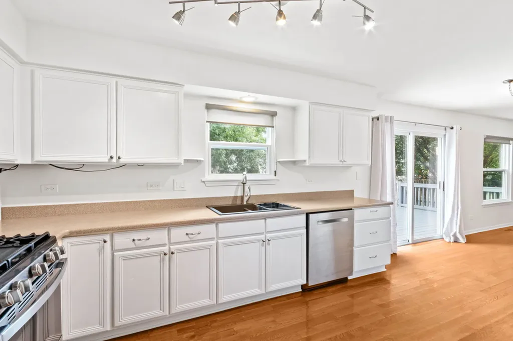912 Matthew Court Naperville IL 60540