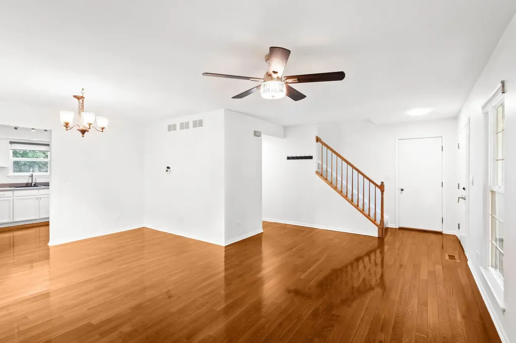 912 Matthew Court Naperville IL 60540