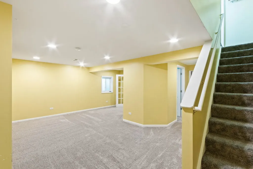 912 Matthew Court Naperville IL 60540