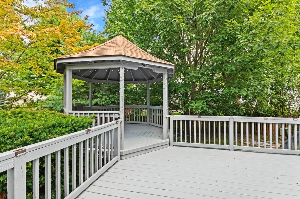 912 Matthew Court Naperville IL 60540