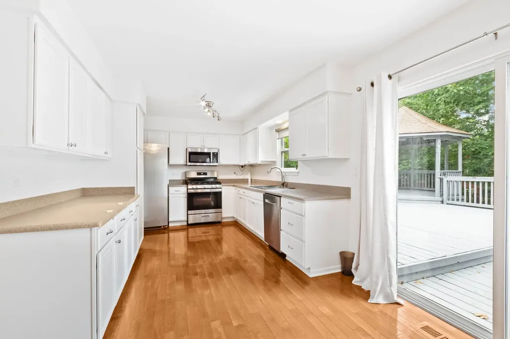 912 Matthew Court Naperville IL 60540