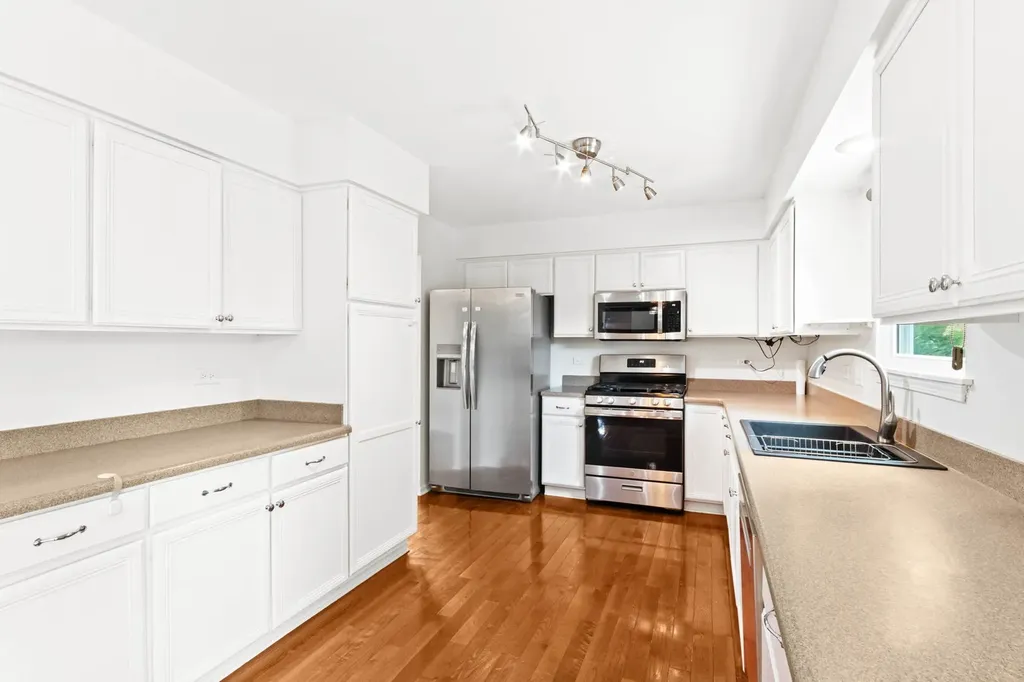 912 Matthew Court Naperville IL 60540