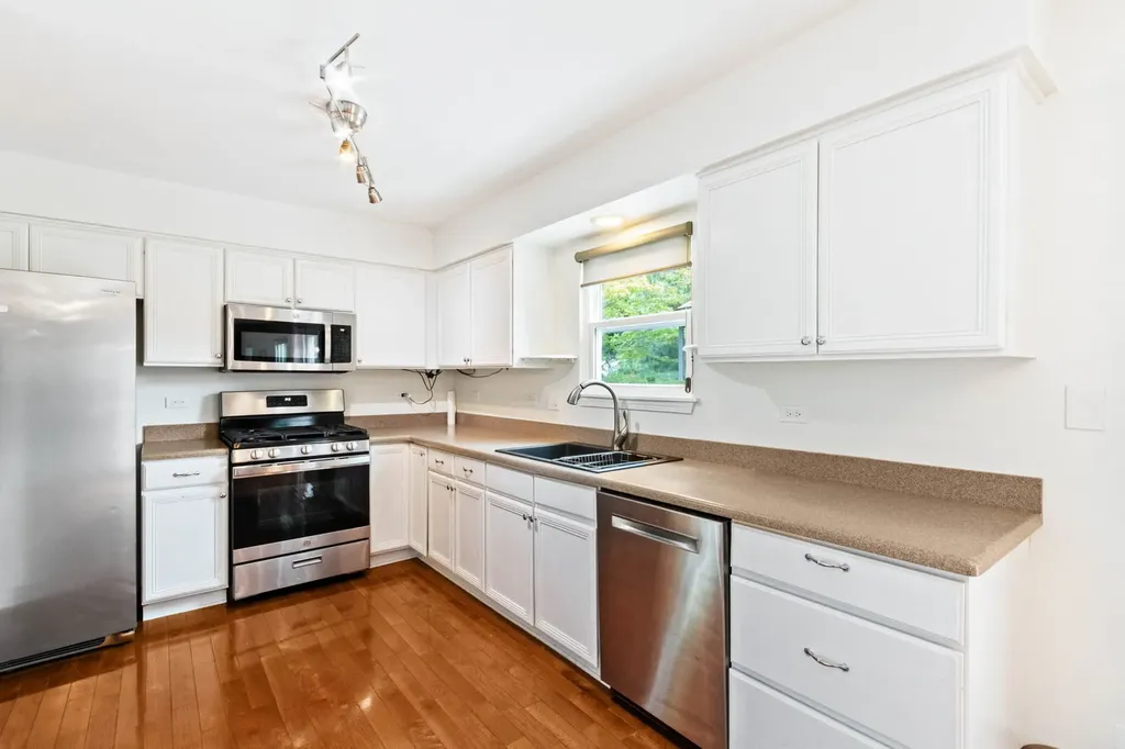 912 Matthew Court Naperville IL 60540