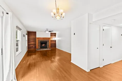 912 Matthew Court Naperville IL 60540