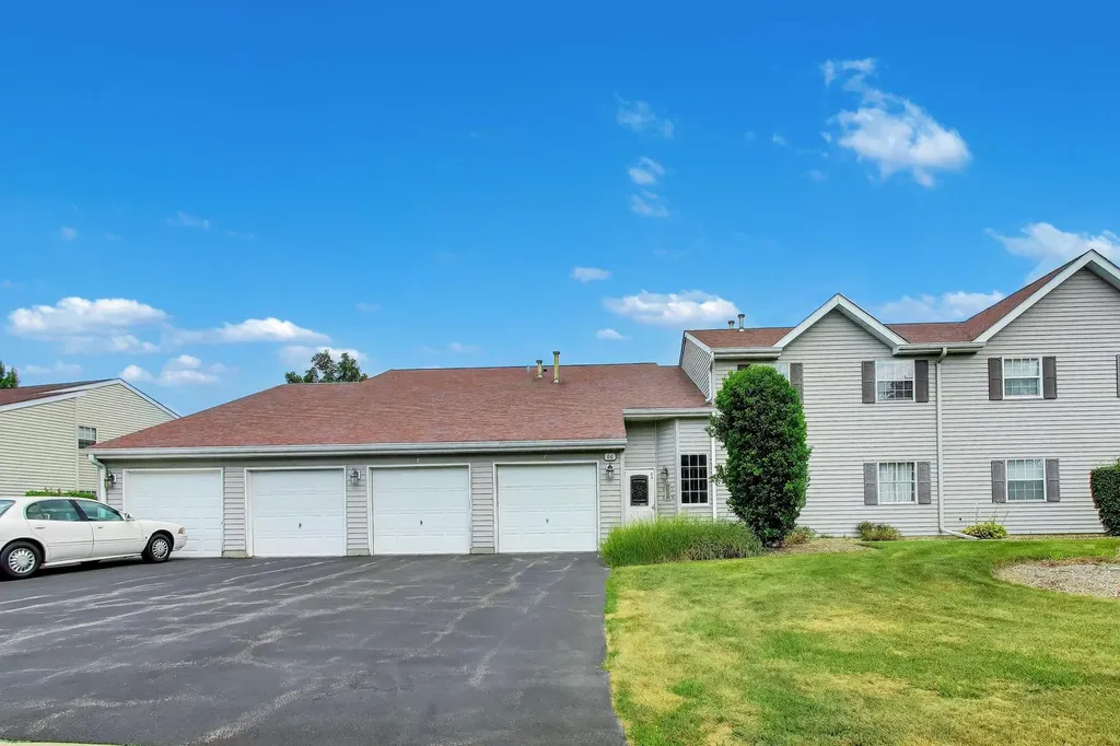 66 Gant Circle Streamwood IL 60107