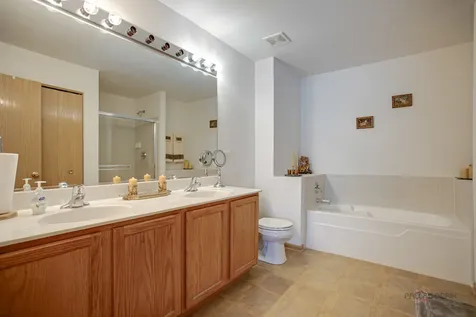 1270 Oriole Court Round Lake IL 60073