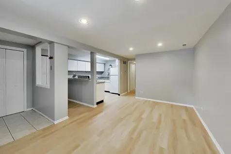 1528 West Wellington Avenue Chicago IL 60657
