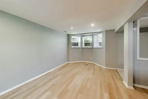 1528 West Wellington Avenue Chicago IL 60657